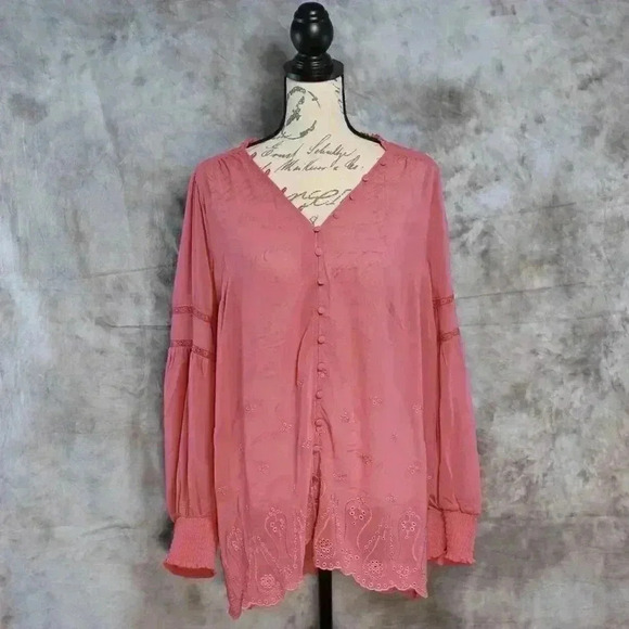Torrid size 2 button down blouse long sleeve embroirded scalloped hem elastic cu - Picture 1 of 15